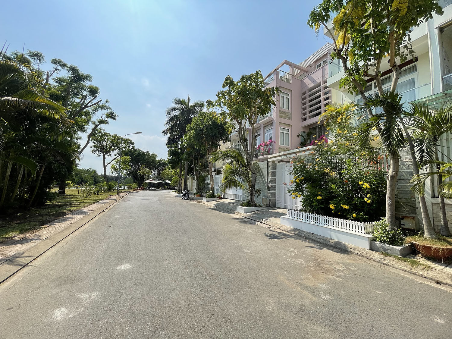 Siêu phẩm Biệt thự 3 lầu công viên ven sông khu Biệt thự cao cấp Phường Tân Phong, Quận 7